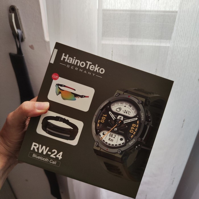ساعت هوشمند ورزشی Haino Teko RW-24، عینک آفتابی و بگ اسپرت