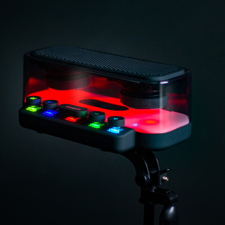 اسپیکر بلوتوثی Z6 با رادیو FM، نورپردازی LED RGB و اسلات کارت حافظه